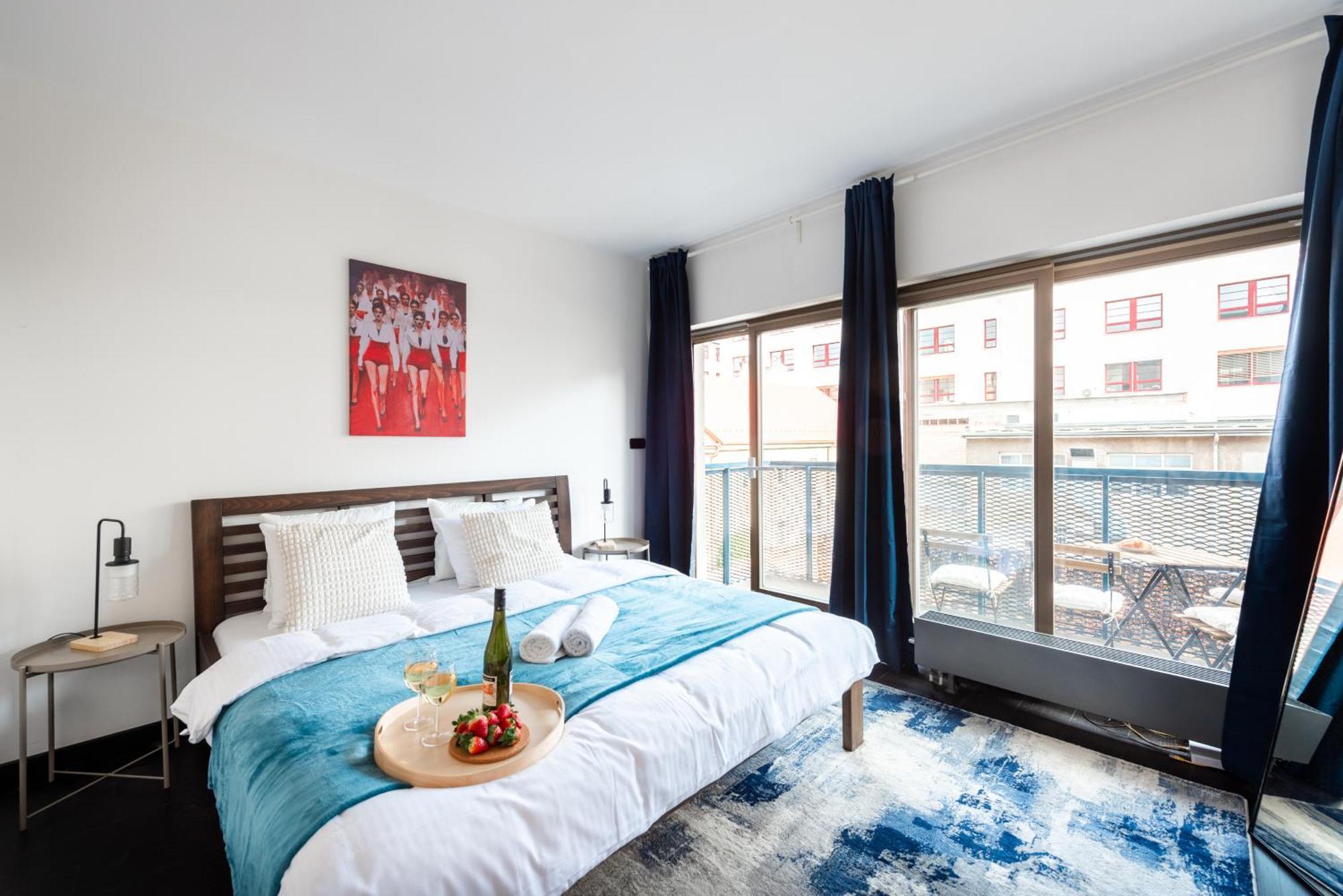 Spacious Apartments Near Karlin Square Praag Buitenkant foto