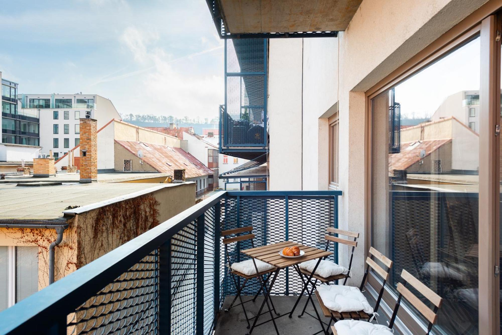 Spacious Apartments Near Karlin Square Praag Buitenkant foto