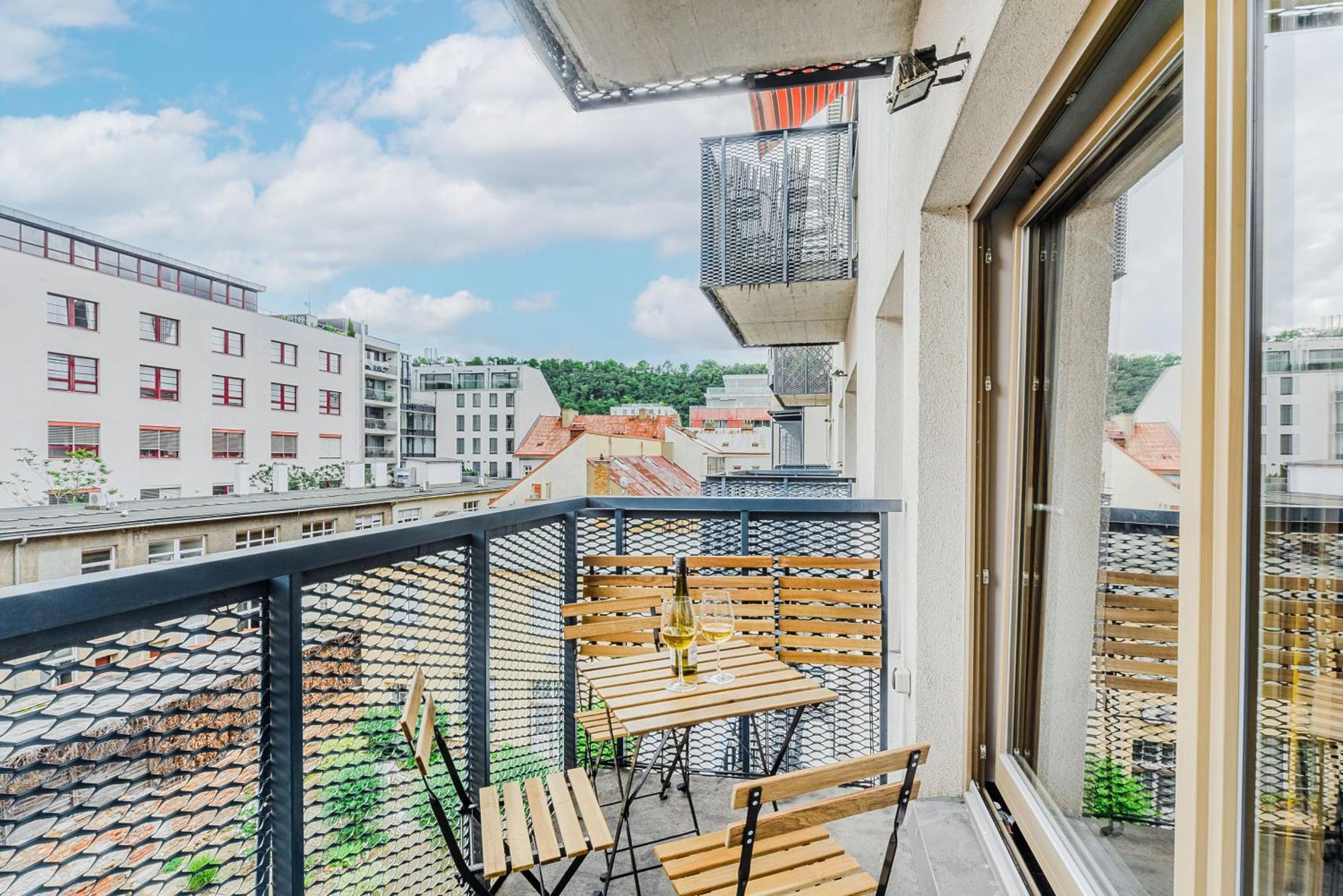 Spacious Apartments Near Karlin Square Praag Buitenkant foto