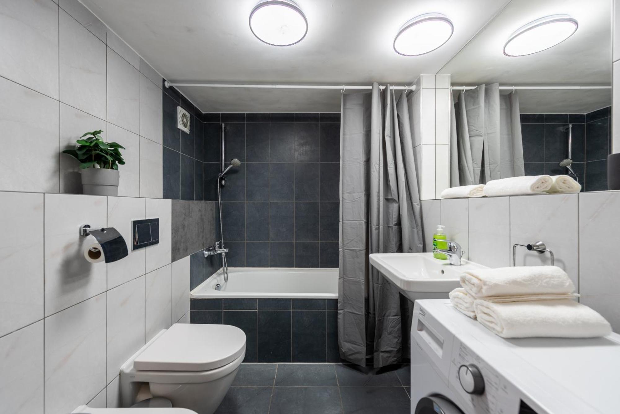 Spacious Apartments Near Karlin Square Praag Buitenkant foto